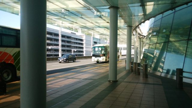空港のバス停